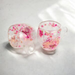 ⁦مج زجاج  شفاف 200 ملي دبل مزين بورد بينك لشرب وتقديم العصائر والشاي⁩ - الصورة ⁦3⁩