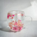 ⁦مج زجاج  شفاف 200 ملي دبل مزين بورد بينك لشرب وتقديم العصائر والشاي⁩ - الصورة ⁦4⁩