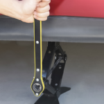 ⁦مفتاح ربط كوريك لاطارات السيارات شكل صليبي⁩ - الصورة ⁦3⁩