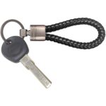 ⁦ميدالية مضفرة من الجلد لمفاتيح السيارة والمنزل وشنط السفر مع جزء لكتابة رقم الموبايل⁩ - الصورة ⁦5⁩