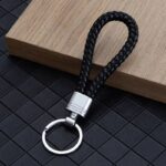 ⁦ميدالية مضفرة من الجلد لمفاتيح السيارة والمنزل وشنط السفر مع جزء لكتابة رقم الموبايل⁩ - الصورة ⁦8⁩