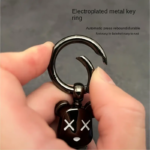 ⁦ميدالية جلد مضفر برأس دبدوب لمفاتيح السيارات والشنط مع جزء مخصص لكتابة رقم الموبايل⁩ - الصورة ⁦10⁩