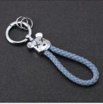 ⁦ميدالية جلد مضفر برأس دبدوب لمفاتيح السيارات والشنط مع جزء مخصص لكتابة رقم الموبايل⁩ - الصورة ⁦7⁩