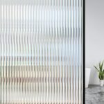 ⁦رول لاصق بتصميم مضلع لتزيين الزجاج والشبابيك 45 *200 سم⁩ - الصورة ⁦7⁩