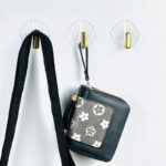 طقم هوك شفاف بمقبض جولد 3 قطع بلزق دبل فيس لتعليق الاكسسورات والملابس - الصورة 2