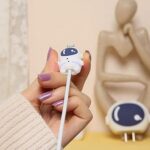 ⁦كفر حماية لشاحن وكابل الآيفون بتصميم رائد فضاء - قطعتين⁩ - الصورة ⁦6⁩