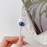 ⁦كفر حماية لشاحن وكابل الآيفون بتصميم رائد فضاء - قطعتين⁩ - الصورة ⁦8⁩