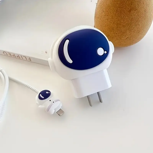 كفر حماية لشاحن وكابل الآيفون بتصميم رائد فضاء - قطعتين