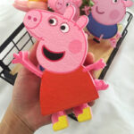 ⁦ليفة استحمام كيوت ناعمة علي البشرة شكل بيبا بيج الخنزير⁩ - الصورة ⁦2⁩