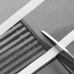 ⁦شريط شبكي لاصق قابل للقص لمنع انسداد البلاعات والبانيو - متر⁩ - الصورة ⁦5⁩