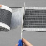 ⁦شريط شبكي لاصق قابل للقص لمنع انسداد البلاعات والبانيو - مقاس 2.5 متر⁩ - الصورة ⁦8⁩