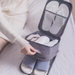 ⁦شنطة منظم للاحذية وتربروف كبيرة تحمل 3 ازواج بيد تعلق علي حقائب السفر لسهولة التحرك⁩ - الصورة ⁦4⁩