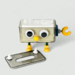 ⁦علبة مناديل اكليريك بتصميم كرتوني ثري دي مع بأرجل ملونة ويد للديكور⁩ - الصورة ⁦7⁩