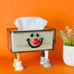⁦علبة مناديل اكليريك بتصميم كلاون بأرجل ملونة للمكتب وغرف النوم والاطفال⁩ - الصورة ⁦2⁩