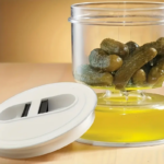 ⁦برطمان مخللات بتصميم ساعة رملية لفصل المكونات الجافة عن الرطبة بغطاء محكم الغلق⁩ - الصورة ⁦2⁩