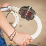 ⁦نظارة شمسية قابلة للطي على شكل سوار معصم لليد⁩ - الصورة ⁦2⁩