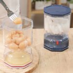 ⁦برطمان مخللات اكليريك 250 ملي علي شكل ساعة رملية بغطاء محكم الغلق مزود بشوكة⁩ - الصورة ⁦6⁩