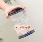 ⁦برطمان مخللات اكليريك 250 ملي علي شكل ساعة رملية بغطاء محكم الغلق مزود بشوكة⁩ - الصورة ⁦7⁩