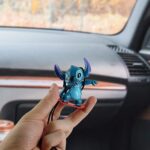 ⁦ميدالية عربية معلقة للمراية الداخلية شكل ستيتش⁩ - الصورة ⁦4⁩