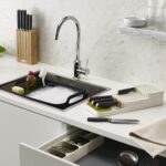 ⁦حامل ومنظم سكاكين من البلاستيك 9 خانات للادراج ورخامة المطبخ⁩ - الصورة ⁦2⁩