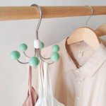 ⁦شماعة دوارة 360 درجة ب 6 هوك خشب  لتعليق الملابس والشنط  لتوفير مساحة داخل الدواليب⁩ - الصورة ⁦9⁩