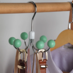 ⁦شماعة دوارة 360 درجة ب 6 هوك خشب  لتعليق الملابس والشنط  لتوفير مساحة داخل الدواليب⁩ - الصورة ⁦10⁩