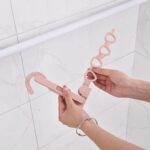 ⁦شماعة ملابس قابلة للطي ب 4 هوك مناسبة لوقت السفر والرحلات⁩ - الصورة ⁦3⁩