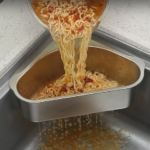 ⁦صفاية لزواية حوض المطبخ من الاستانلس ستيل لتصفية بواقي الطعام⁩ - الصورة ⁦6⁩