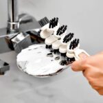 ⁦فرشة تنظيف مرنة قابلة للطي لتنظيف زوايا حوض المطبخ والحمام⁩ - الصورة ⁦10⁩