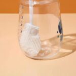 ⁦فرشة سيليكون بمقبض طويل  لتنظيف زجاجات المياه وببرونات الاطفال⁩ - الصورة ⁦7⁩