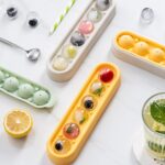 ⁦قالب كور ثلج مكونة من 6 قوالب مع غطاء سيليكون للمشروبات المثلجة⁩ - الصورة ⁦3⁩