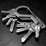 ميدالية مفاتيح ومفك مسامير 2*1 متعددة الاستخدام