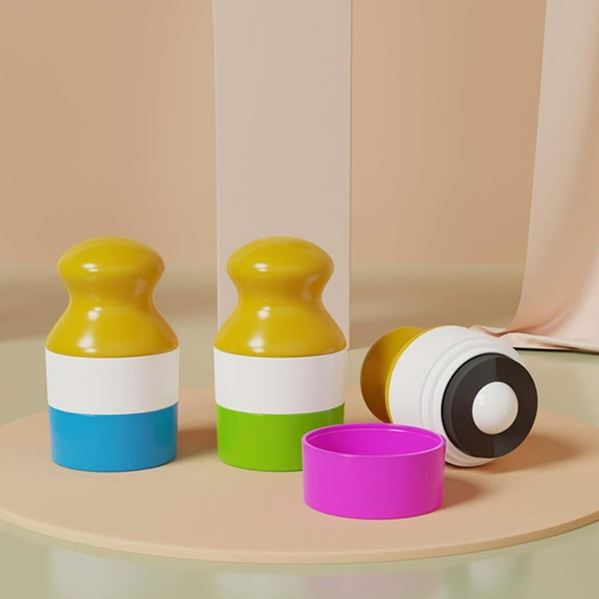 ⁦رول واقي الشمس ببكرة دوارة قابل لاعادة الملئ للسفر والخروجات - 100 مللي⁩ - الصورة ⁦3⁩