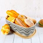 عياشة بامبو بغطاء خشبي محكم الغلق  لحفظ وتخزين المخبوزات