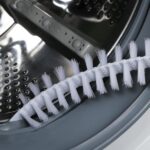 ⁦فرشة بشعيرات متينة لتنظيف الغسالة من الداخل بتصميم مرن قابل للطي⁩ - الصورة ⁦3⁩