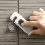 قفل أمان للأدراج  والدواليب والثلاجة لسلامة الاطفال بلزق دبل فيس قوي