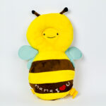 ⁦مخدة أمان خلفية  علي شكل نحلة لحماية رأس الأطفال من الصدمات  بحزام قابل للتعديل⁩ - الصورة ⁦3⁩