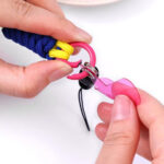 ⁦ميدالية تعليق للموبايل لحمايته من الضياع او السقوط بطول قابل للتعديل  - 30 سم⁩ - الصورة ⁦4⁩