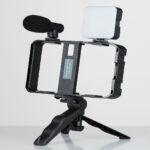 ترايبود لحمل الموبايل ثلاثي القوائم مع مايك وإضاءة  وريموت تحكم عن بعد - الصورة 7