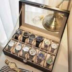 ⁦صندوق جلد لتنظيم الساعات مقسم الي 12 خانة بغطاء زجاجي محكم الغلق⁩ - الصورة ⁦6⁩