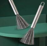 ⁦فرشاة بشعيرات من الستانلس ستيل لتنظيف الأواني والمقالي⁩ - الصورة ⁦4⁩