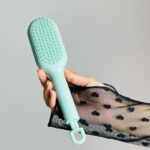 ⁦فرشة شعر لفك التشابك ذاتية التنظيف بتصميم قابل للسحب⁩ - الصورة ⁦10⁩