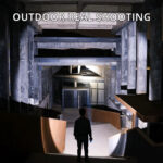 ⁦كشاف يدوي ب 4 مستويات إضاءة مع باور بانك مزود باستاند ثلاثي القوائم⁩ - الصورة ⁦4⁩