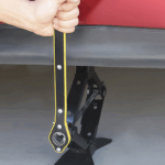 مفتاح ربط كوريك لاطارات السيارات شكل صليبي