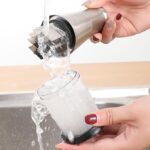 ⁦مفرمة يدوية بمكبس لهرس الثوم والخضروات مزودة بشفرات ستاليس من الداخل⁩ - الصورة ⁦6⁩