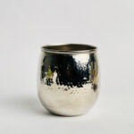 ⁦اصيص زرع بتصميم ديكوري مزخرف _ باللون الفضي⁩ - الصورة ⁦2⁩