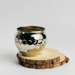 ⁦اصيص زرع وحامل شموع نحاس تصميم خليه نحل - باللون الفضي⁩ - الصورة ⁦2⁩