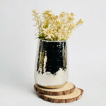 ⁦فازة نحاسية مزخرفة باللون الفضي لتجديد ديكور المنزل⁩ - الصورة ⁦5⁩