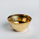 ⁦وعاء نحاسي مزخرف متعدد الاستخدامات باللون الذهبي⁩ - الصورة ⁦3⁩