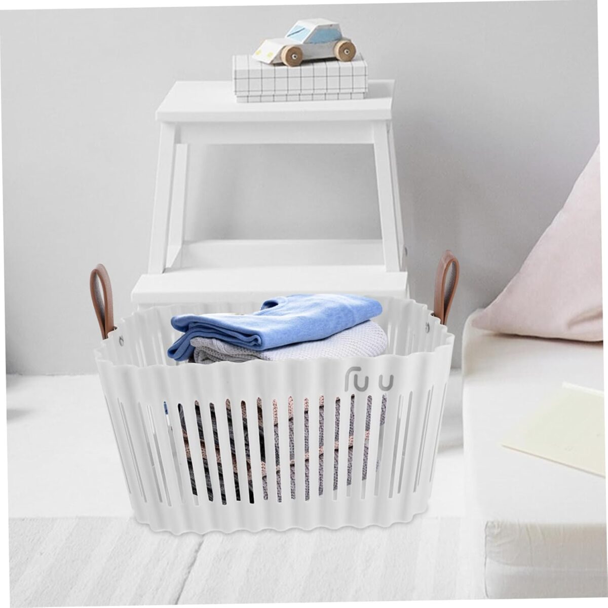 ⁦باسكت غسيل لحمل الملابس مزود ب بيد جلد من الجانبين لسهولة الحمل⁩ - الصورة ⁦8⁩